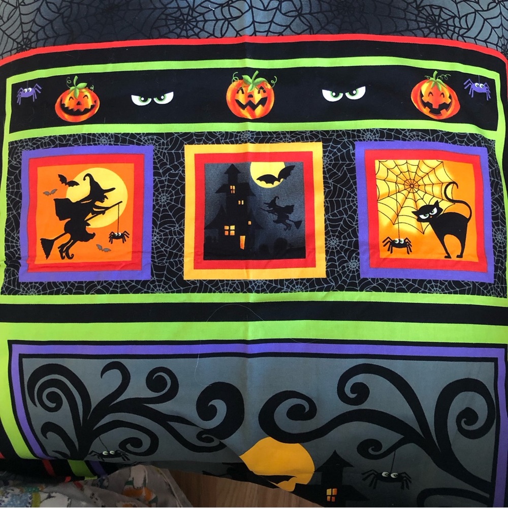 MARCUS Fabrics Cotton Fabric Halloween Panel WHO’S WATCHING? #0510